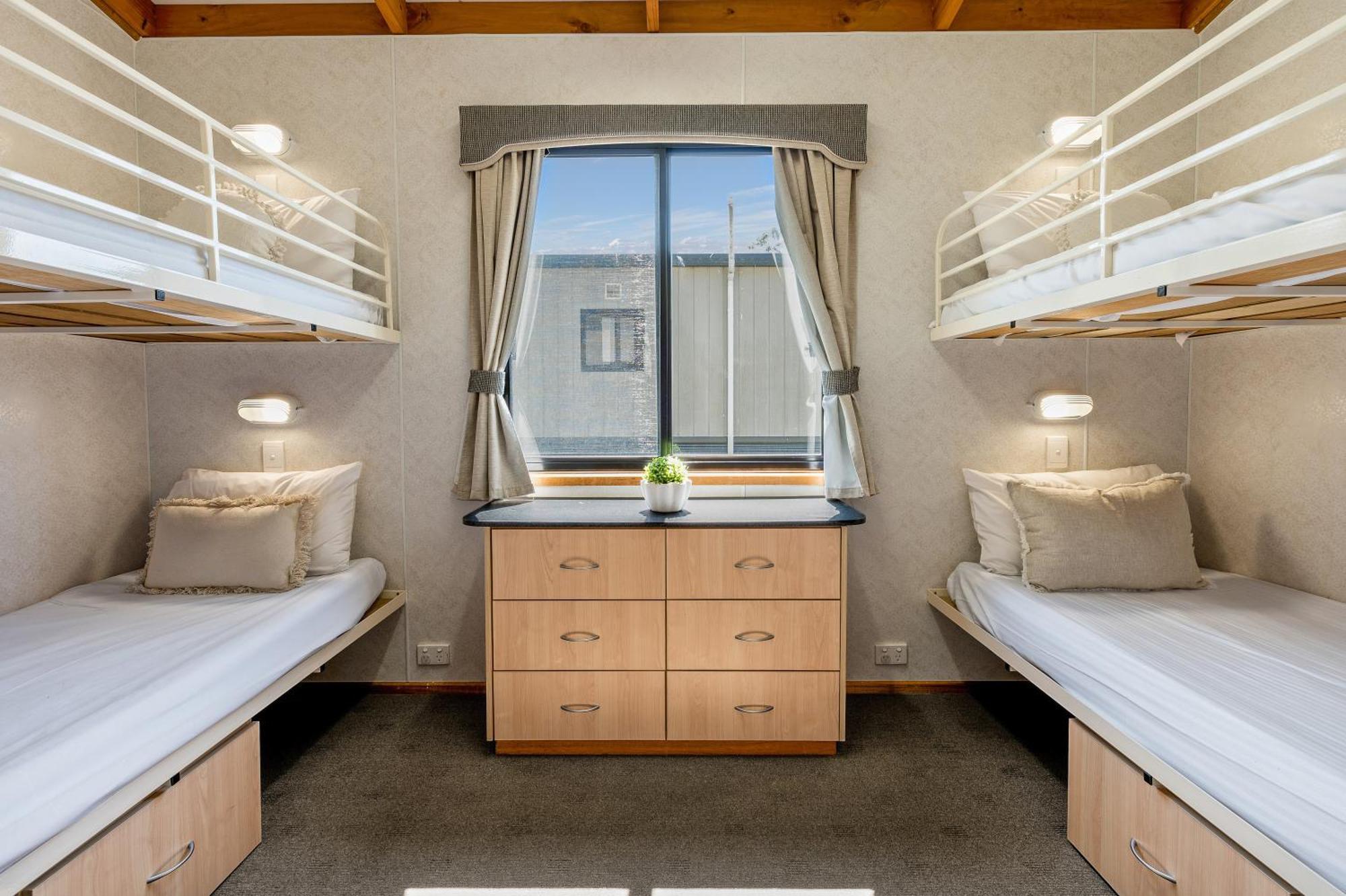 Tasman - 4*